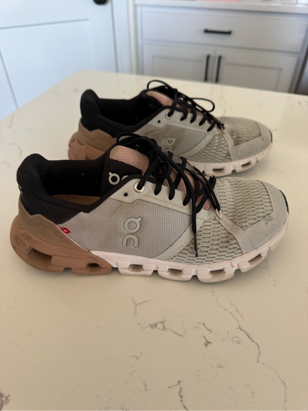 On Cloud Cloudflyer Running Shoes Womens size 8 Sneakers Glacier Rosebrown